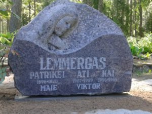 Kiviraie-juurderaie kalmistul